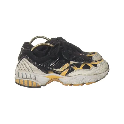 Trainers (Black, White, Gold) from Saucony