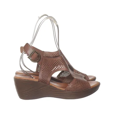 Wedges (Brown) from Emmshu