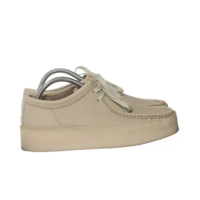 Walking shoes (Beige) from Clarks Originals