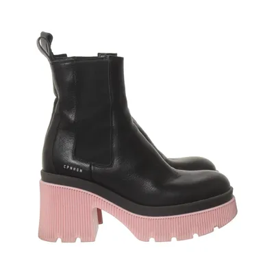Chelsea boots (Black, Pink) from Copenhagen Studios