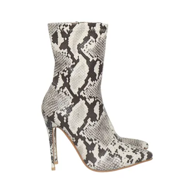 Bottes à talons (Gris, Noir, Blanc) de Lamoda