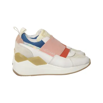 Baskets (Blanc, Rose, Bleu) de Sixtyseven