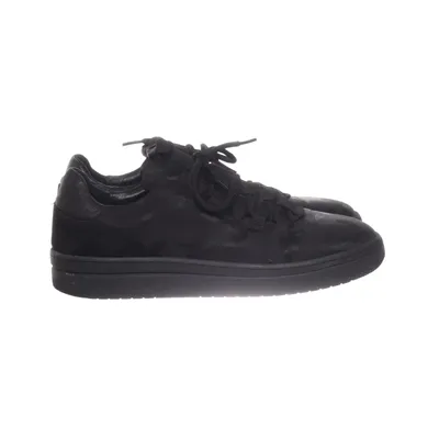 Sneakers (Black) from Nubikk