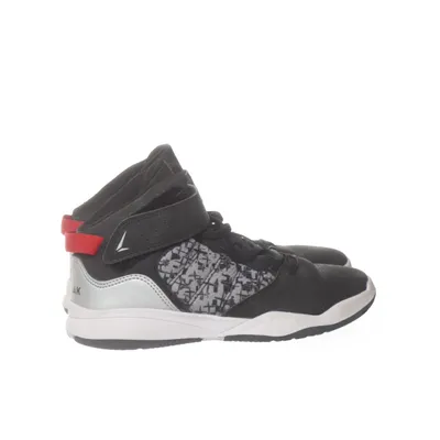 Basketball shoes (SE100 JR BLACK) from Tarmak
