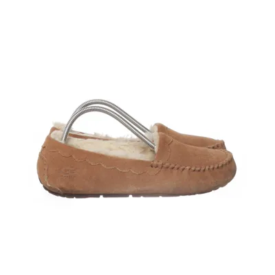 Walking shoes (Scalloped Moc) from UGG Leather