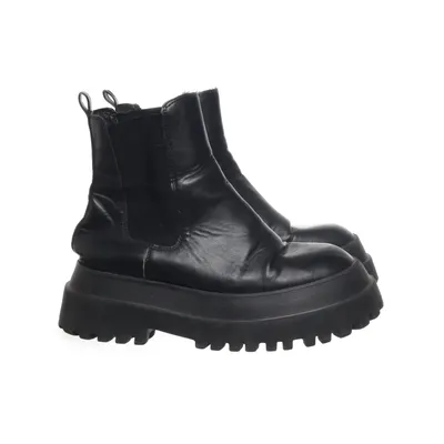 Chelsea boots (Black) from She & In