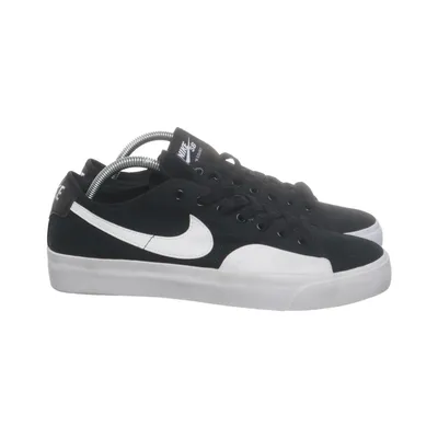 Sneakers (Black, White) from Nike SB
