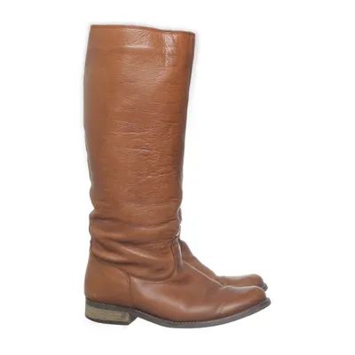 Boots (Brown) from Oxmox