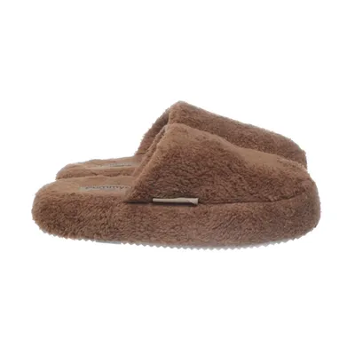 Slippers (Brown, White) from Pummys