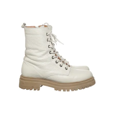 Laced boots (White) from Oxmox