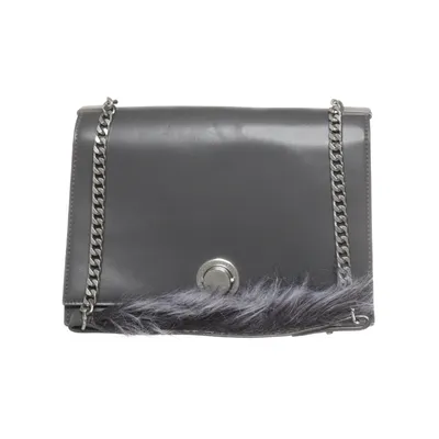 Axelremsväska (Grå) från Charles & Keith Polyuretan