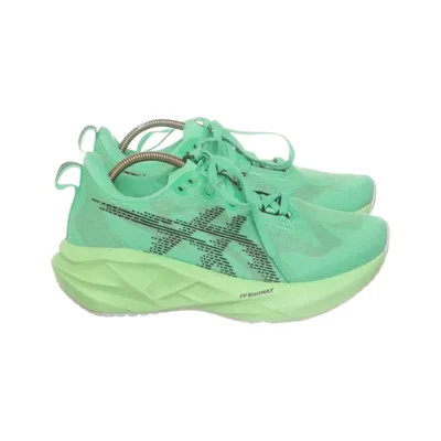 Running shoes (Novablast 5) from Asics