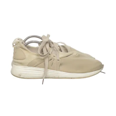Walking shoes (Beige) from Project Delray