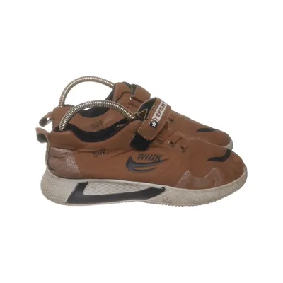 Sneakers (Bruin) van Wii