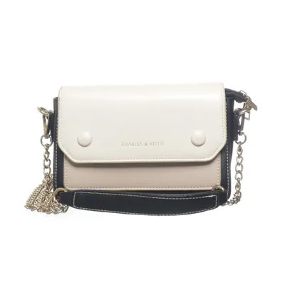 Axelremsväska (Svart, Beige) från Charles & Keith