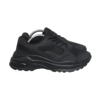 Sneakers (Black) from Even & Odd