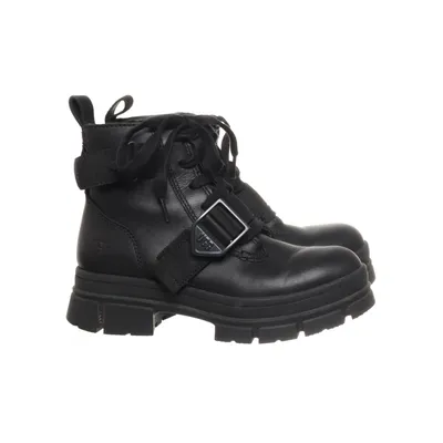 Kängor (Ashton Lace Up) från UGG Skinn