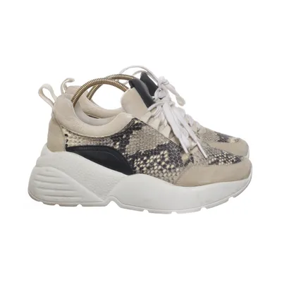 Sneakers (Beige, Svart, Vit) från J Shoes