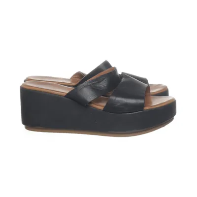 Wedges (Black) from Nelson