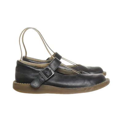 Walking shoes (Black) from Dr. Martens