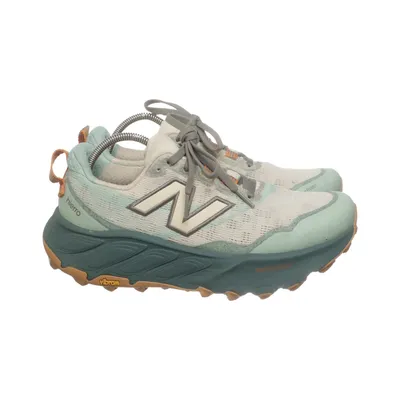 Running shoes (Hierro) from New Balance