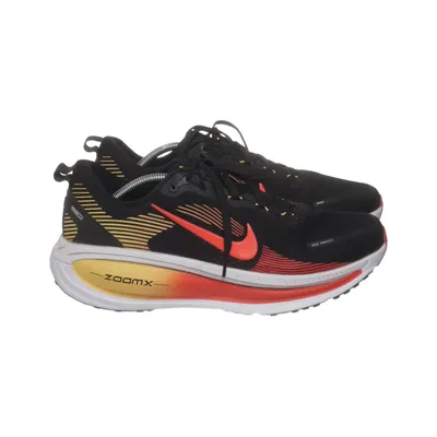 Running shoes (Zoomx Vomero 18) from Nike