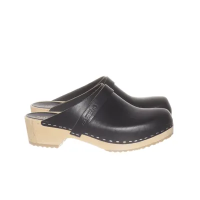 Clogs (Black) from Swedish Hasbeens