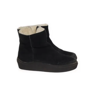 Curling boots second hand Buy second hand easily online on sellpy