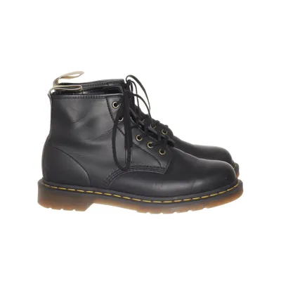 Laced boots (Dr Martens i veganläder ) from Dr. Martens