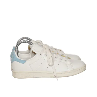 Sneakers (HQ6813) från Adidas