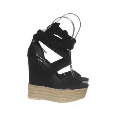 Sleehakken (Zwart, Beige) van NLY Shoes