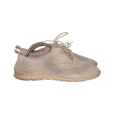 Trainers (Beige) from Qupid
