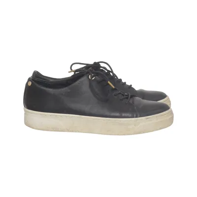 Baskets (Noir) de Agnes Cecilia