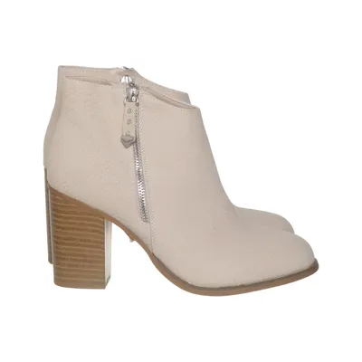 Bottes à talons (Beige) de Attitude