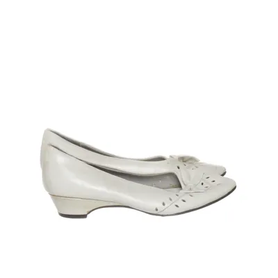 Pumps (Vit) från Royal Orchid