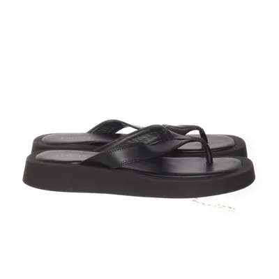 Flip-flops (Black) from Feners Leather