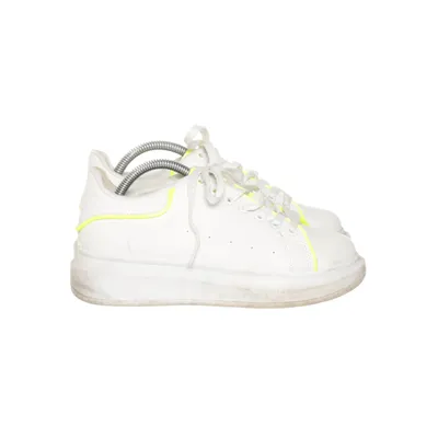 Sneakers (White) from Ella Cruz