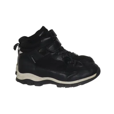 Basketball shoes (Black) from Linear of Sweden