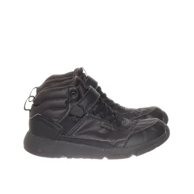 Sneakers (Black) from Newfeel
