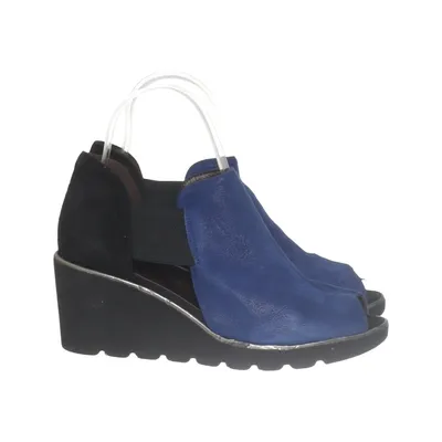 Wedges (Blue, Black) from Brunate