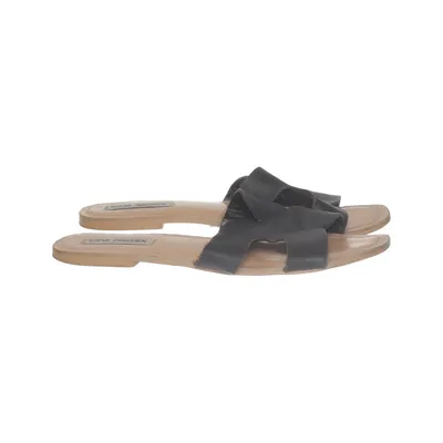 Sandals (Black, Beige) from Steve Madden