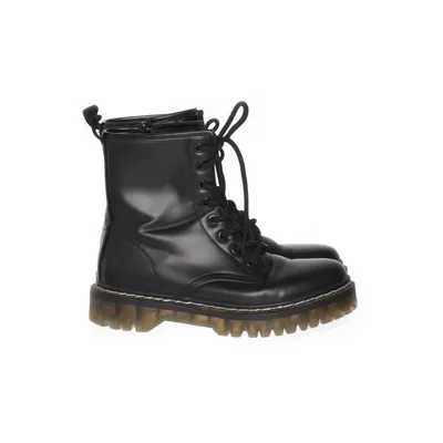 Laced boots (Black) from Lucky Shoes
