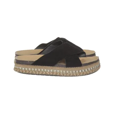 Slip-ins (Black, Beige) from Bella Star