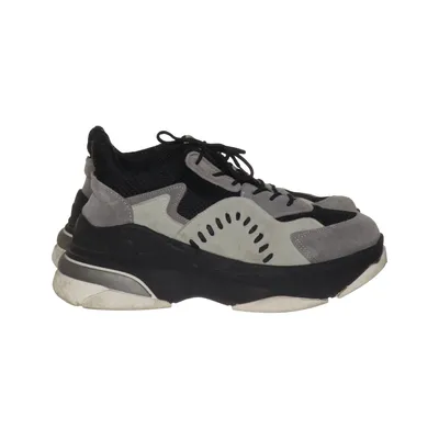 Sneakers (Black, Gray) from Ovyé