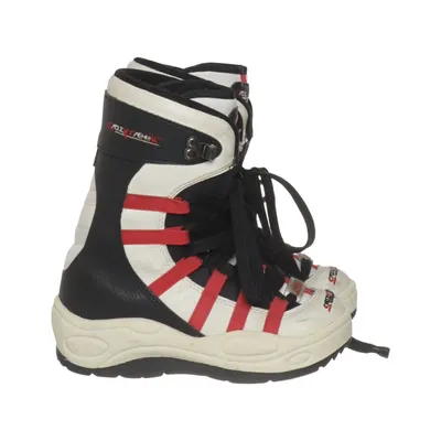 Snowboard boots (Vit, Röd, Svart) från Crazy Creek