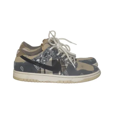 Sneakers (Dunk Low Travis Scott) from Nike SB