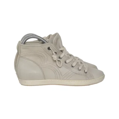 Walking shoes (Beige) from Clou