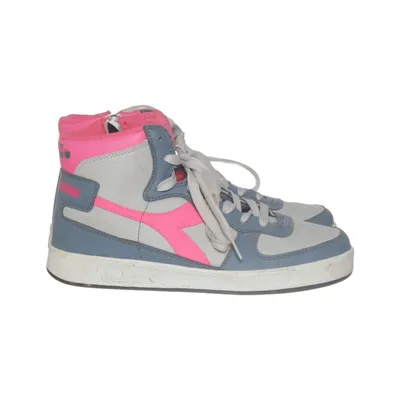 Baskets (Gris, Bleu, Rose) de Diadora