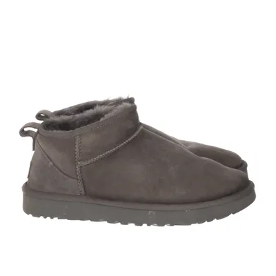 Boots (Classic Ultra Mini) från UGG Skinn