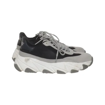 Baskets (Noir, Gris) de Svea Cuir